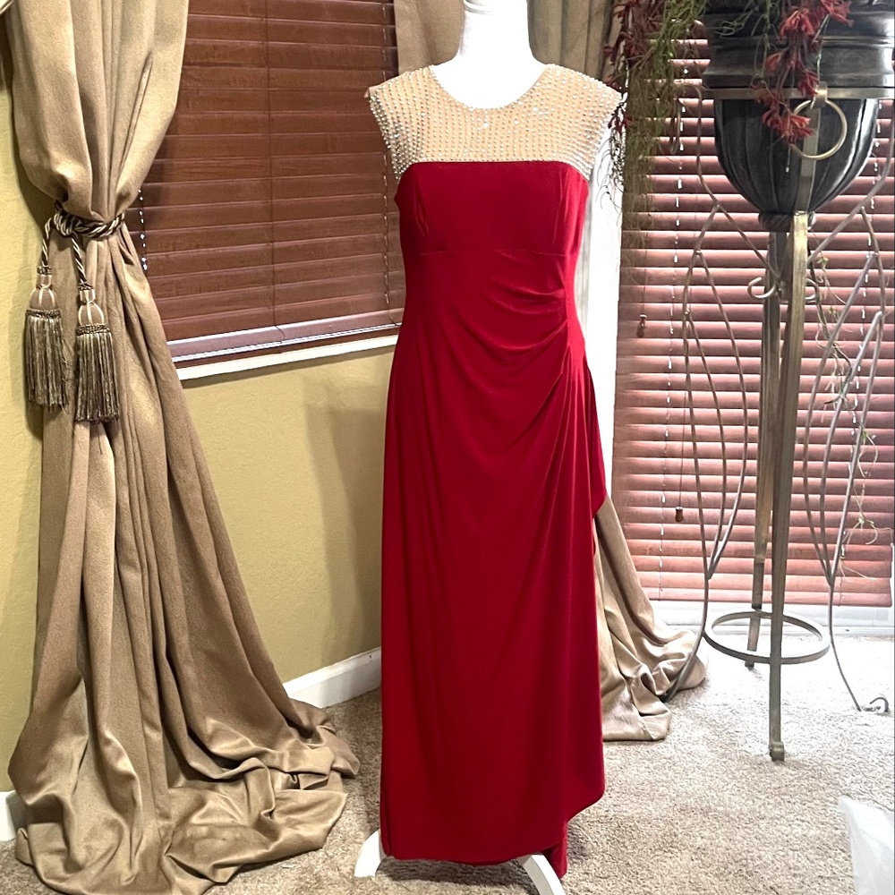 Women's Dress Size  8P - NEW ITEM